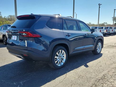 New 2026 Toyota Grand Highlander Platinum image 3