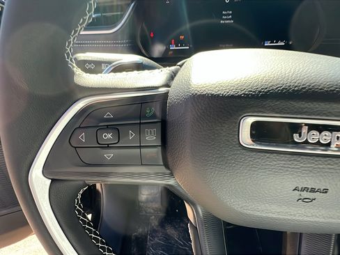 New 2025 Jeep Grand Cherokee Laredo image 23