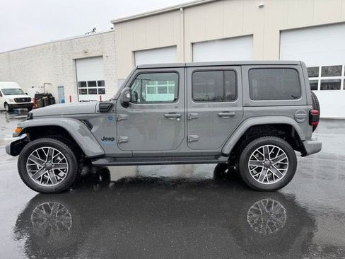 Used 2022 Jeep Wrangler Unlimited Sahara image 2