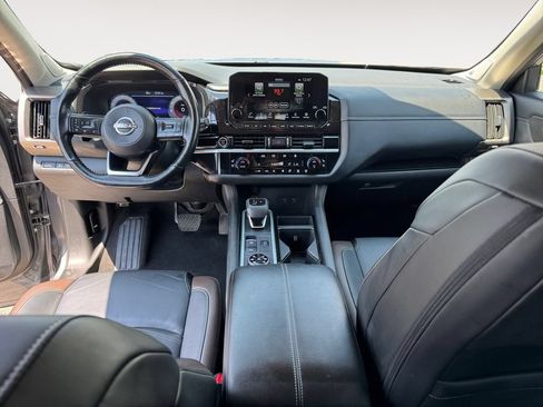 Used 2024 Nissan Pathfinder Platinum AWD/4WD image 10