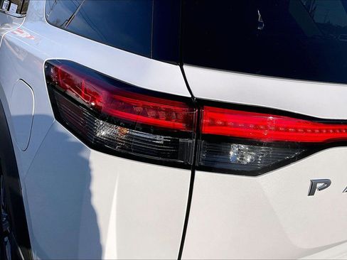 Used 2025 Nissan Pathfinder SV w/ SV Premium Package image 31