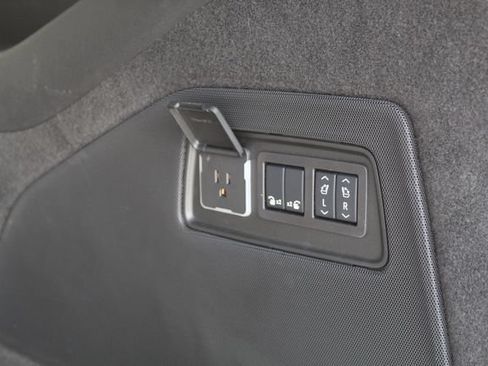 Used 2026 Cadillac Escalade ESV Platinum Sport w/ LPO, ONYX Package AWD/4WD image 6