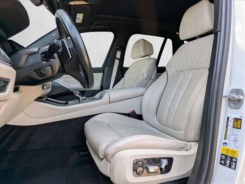 Used 2022 BMW X5 M50i w/ Parking Assistance Package image 5