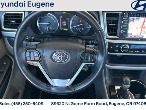 Used 2019 Toyota Highlander XLE AWD/4WD image 19