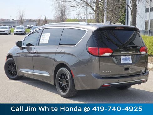 Used 2019 Chrysler Pacifica Touring-L FWD image 13