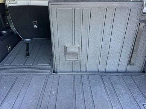 Used 2022 Toyota Highlander XLE FWD image 34