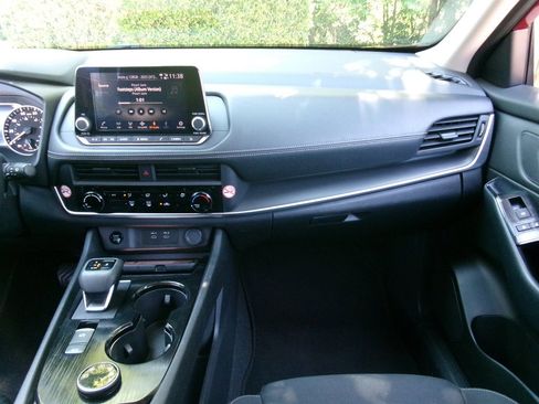 Used 2024 Nissan Rogue S AWD/4WD image 40