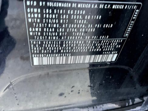 Used 2019 Volkswagen Tiguan SE w/ Panoramic Sunroof Package image 27