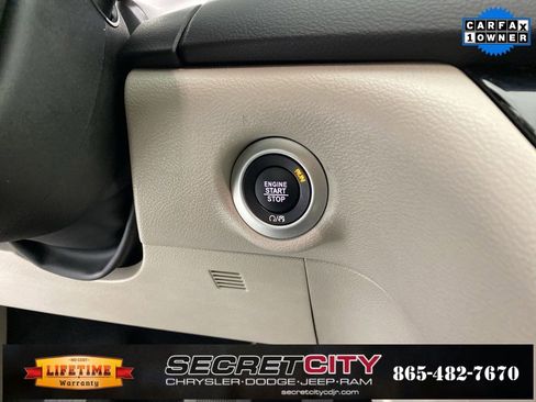 Used 2024 Chrysler Pacifica Touring-L image 16