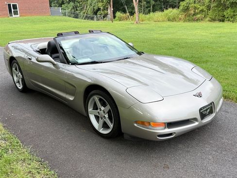 Used 1999 Chevrolet Corvette Convertible w/ Memory Pkg RWD image 28