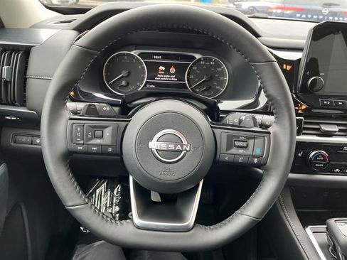 New 2025 Nissan Pathfinder SL w/ Black Appearance Package image 14