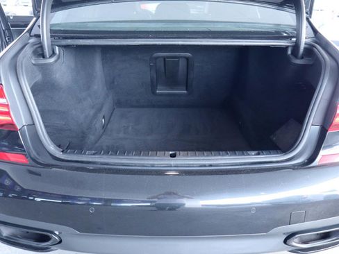 Used 2018 BMW 750i RWD image 33