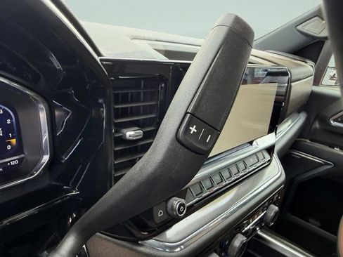 Used 2024 Chevrolet Silverado 2500 High Country w/ High Country Premium Package AWD/4WD image 30