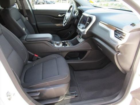 Used 2023 GMC Acadia SLE w/ Driver Convenience Package image 9