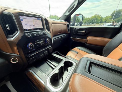 Used 2022 Chevrolet Silverado 2500 High Country w/ Z71 Off-Road Package AWD/4WD image 31