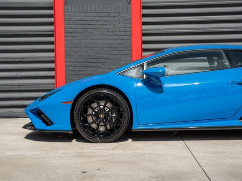 Used 2021 Lamborghini Huracan EVO RWD image 5
