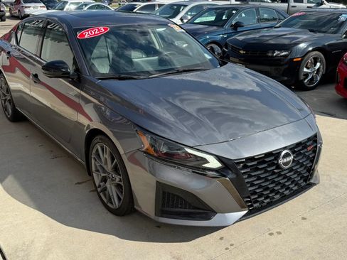 Used 2023 Nissan Altima 2.0 SR FWD image 2