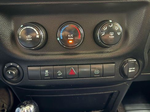 Used 2011 Jeep Wrangler Sahara w/ Connectivity Group AWD/4WD image 16
