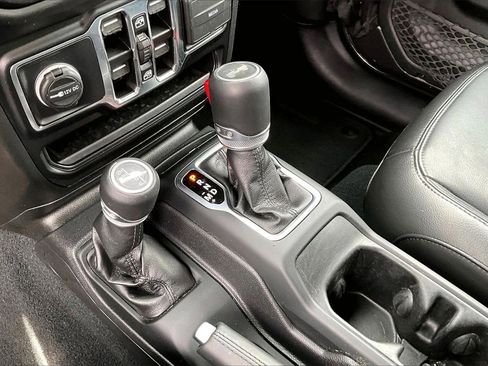 Certified 2022 Jeep Wrangler Unlimited Sahara image 31