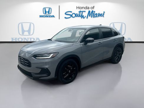 Used 2025 Honda HR-V Sport image 3