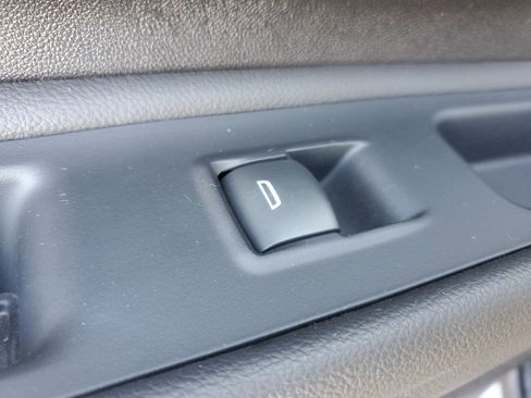 Used 2023 GMC Terrain SLE w/ Driver Convenience Package image 11