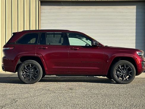Used 2023 Jeep Grand Cherokee 30th Anniversary image 8