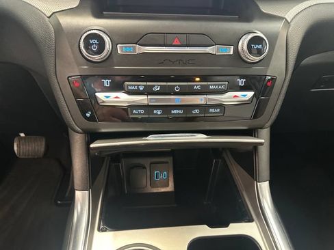 Used 2020 Ford Explorer XLT w/ Equipment Group 202A AWD/4WD image 33