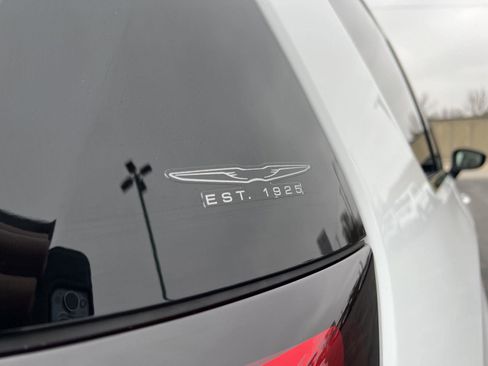 New 2026 Chrysler Pacifica Select image 5