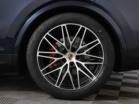Used 2026 Porsche Cayenne S AWD/4WD image 12