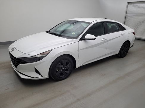 Used 2022 Hyundai Elantra SEL FWD image 2