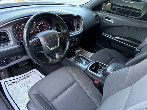 Used 2019 Dodge Charger SXT RWD image 13