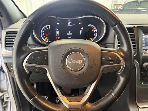 Used 2020 Jeep Grand Cherokee Laredo w/ Security & Convenience Group image 16