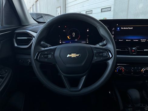 Used 2025 Chevrolet TrailBlazer LT image 30