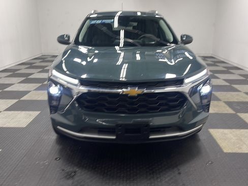 Used 2025 Chevrolet Trax LT FWD image 24