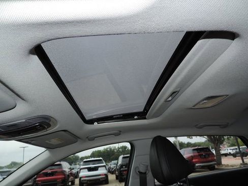 Used 2022 Hyundai Elantra Limited image 16