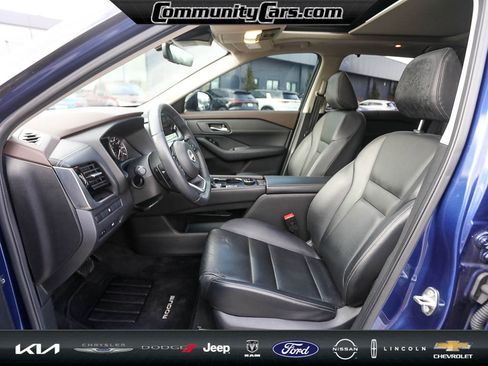 Used 2023 Nissan Rogue SL w/ SL Premium Package image 11