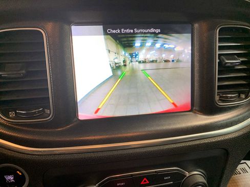 Used 2015 Dodge Charger SXT w/ Driver Confidence Group image 5