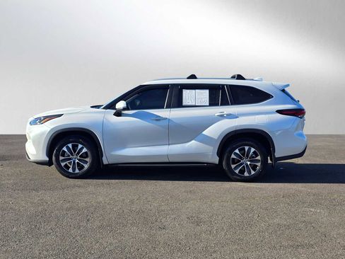 Certified 2024 Toyota Highlander XLE AWD/4WD image 7