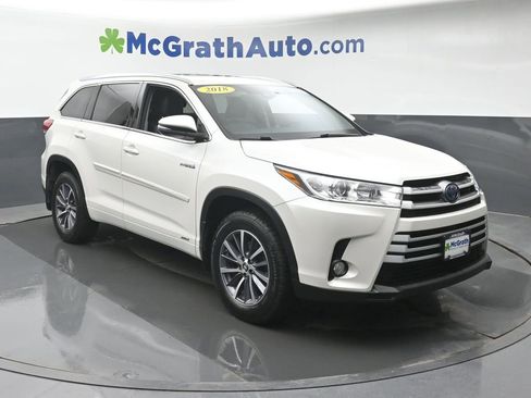 Used 2018 Toyota Highlander XLE image 2
