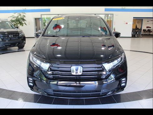 Used 2023 Honda Odyssey Sport image 2