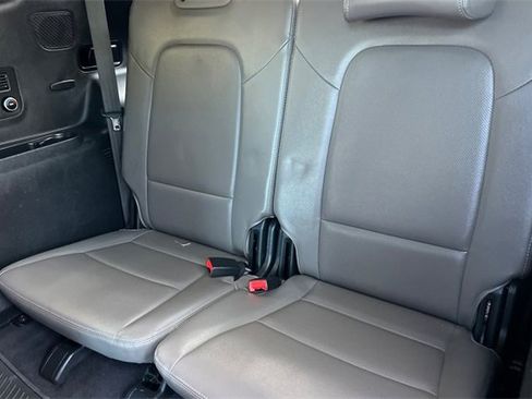 Used 2017 Hyundai Santa Fe Limited image 19