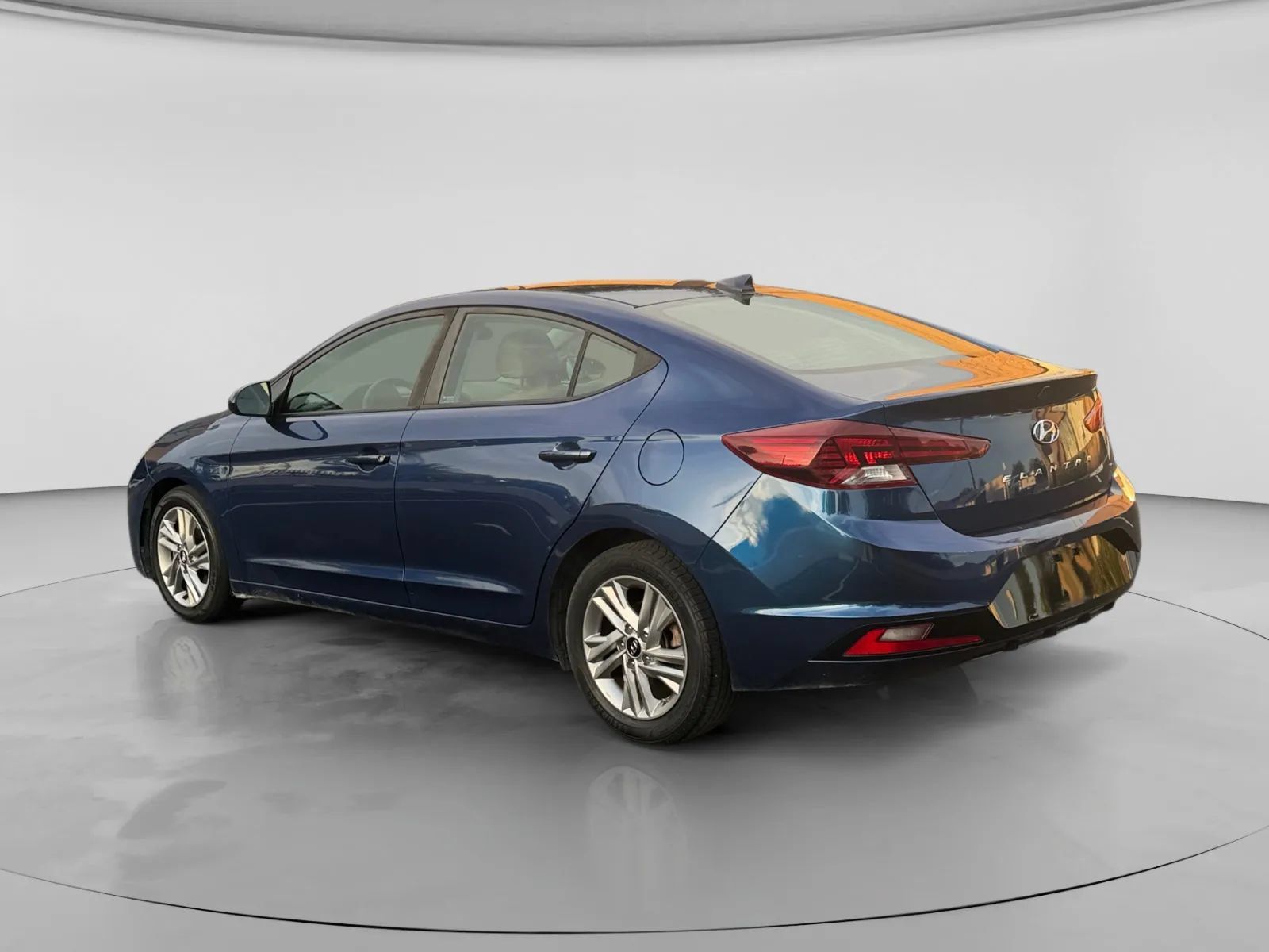 Used 2020 Hyundai Elantra SEL FWD image 3