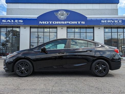 Used 2016 Chevrolet Cruze LT FWD image 1