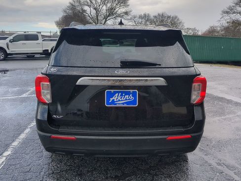 Certified 2022 Ford Explorer XLT image 4