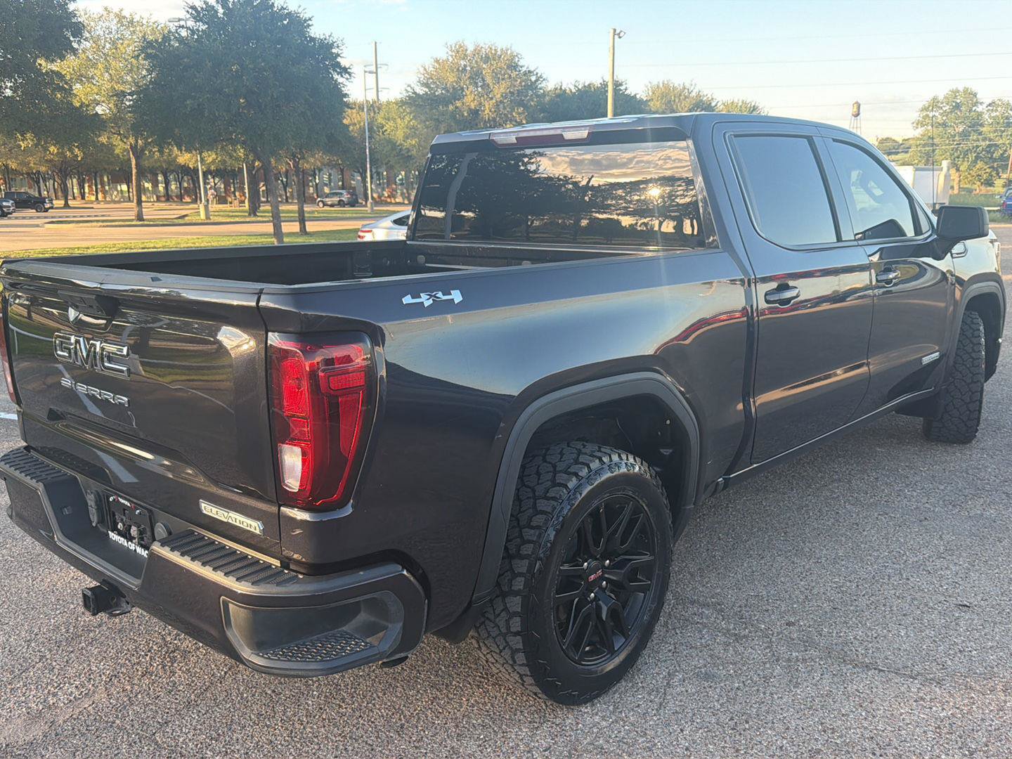 Used 2023 GMC Sierra 1500 Elevation AWD/4WD image 3