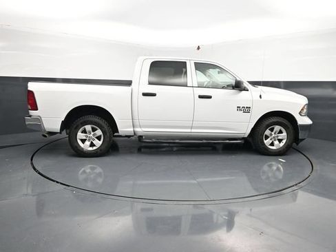 Used 2022 RAM 1500 Classic SLT AWD/4WD image 11