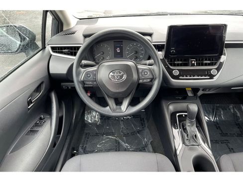 Used 2025 Toyota Corolla LE image 17