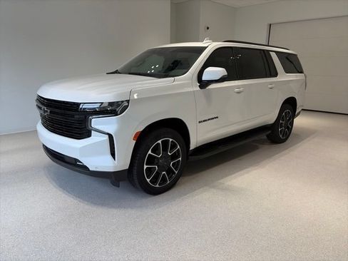 Certified 2023 Chevrolet Suburban RST w/ Luxury Package AWD/4WD image 3