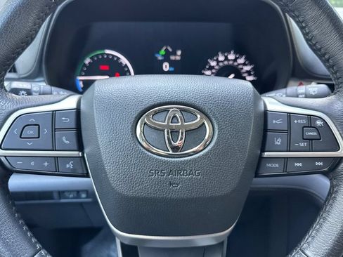 Certified 2024 Toyota Sienna XLE FWD image 23