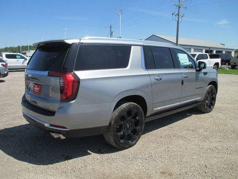 New 2026 GMC Yukon XL Denali w/ Denali Reserve Package AWD/4WD image 4